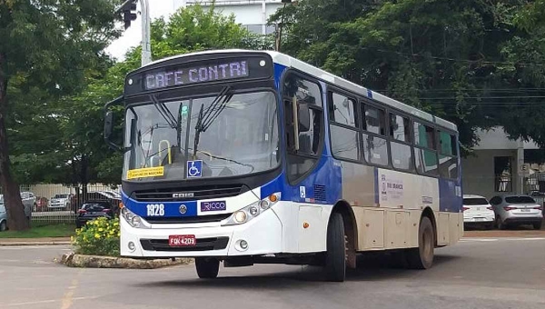 Justiça determina que empresa Ricco indenize idosa que caiu ao desembarcar de ônibus, em Rio Branco