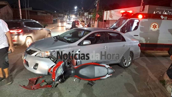 Irmãs sofrem acidente após colisão entre moto e carro em cruzamento na Estação Experimental, em Rio Branco