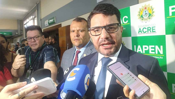 Gladson empossa novos policiais penais e diz que sua equipe econômica estuda possibilidade de novas convocações