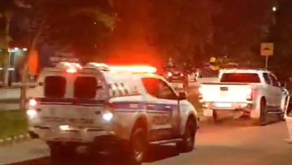 Caminhonete em alta velocidade é perseguida por cinco viaturas da PM na Valdomiro Lopes, em Rio Branco