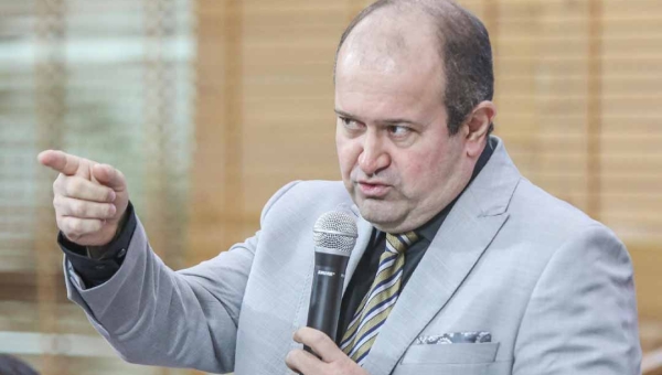 Clientes que compraram apartamentos em condomínio de luxo podem ter sido lesados em R$ 28 milhões, mostra denúncia feita ao MPAC