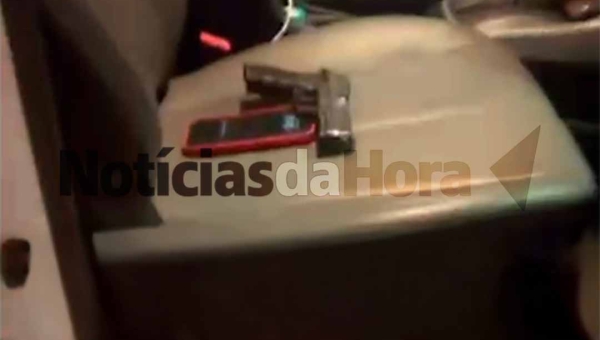 Homem faz disparos em frente à casa da namorada e é preso após perseguição em Rio Branco