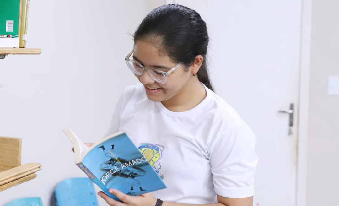 Com apenas 14 anos, estudante da rede pública estadual é aprovada em 14 graduações e conquista 1º lugar em concurso público no Acre