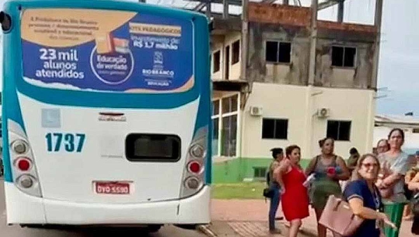 Mais um ônibus da empresa Ricco quebra em Rio Branco, e vereador Eber Machado dispara: “Máfia do transporte público”