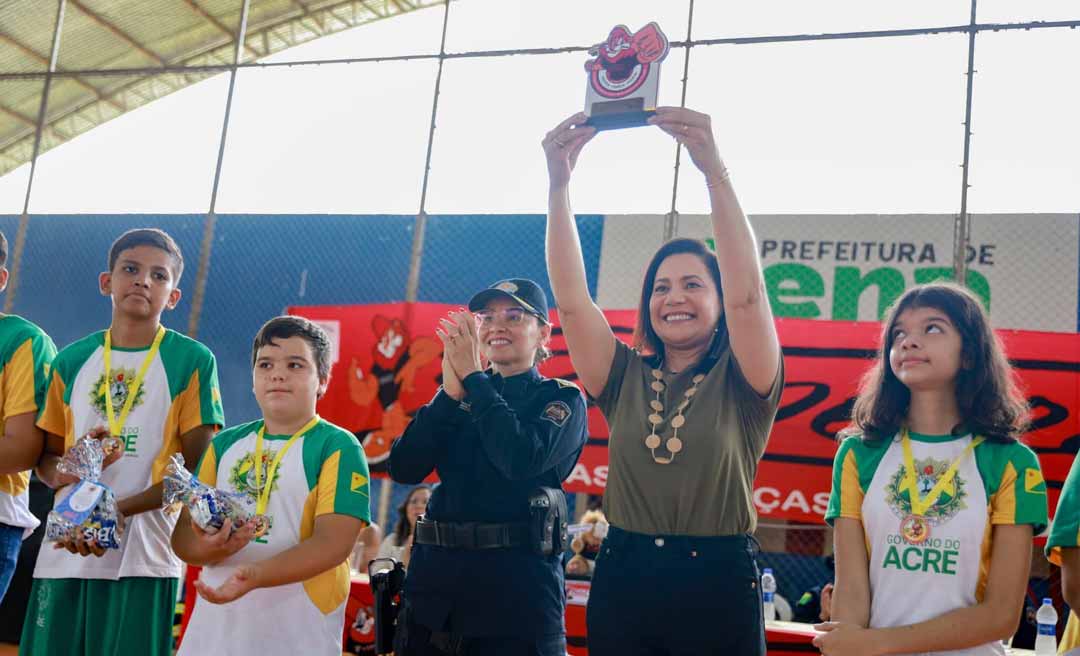 Vice-governadora participa da formatura de 430 alunos do Proerd em Sena Madureira e recebe homenagem 