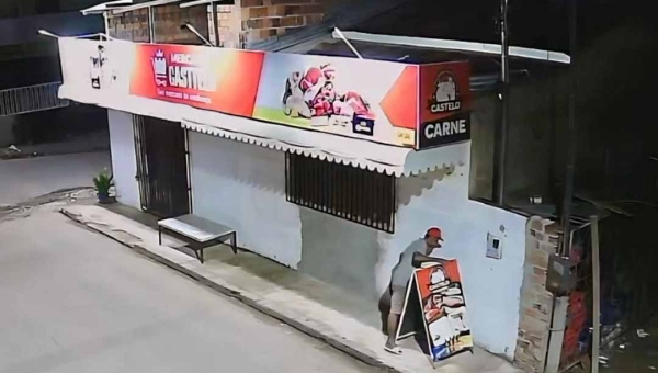 Nem o banner escapou: comércio de Epitaciolândia é alvo de criminosos pela sexta vez; veja o vídeo
