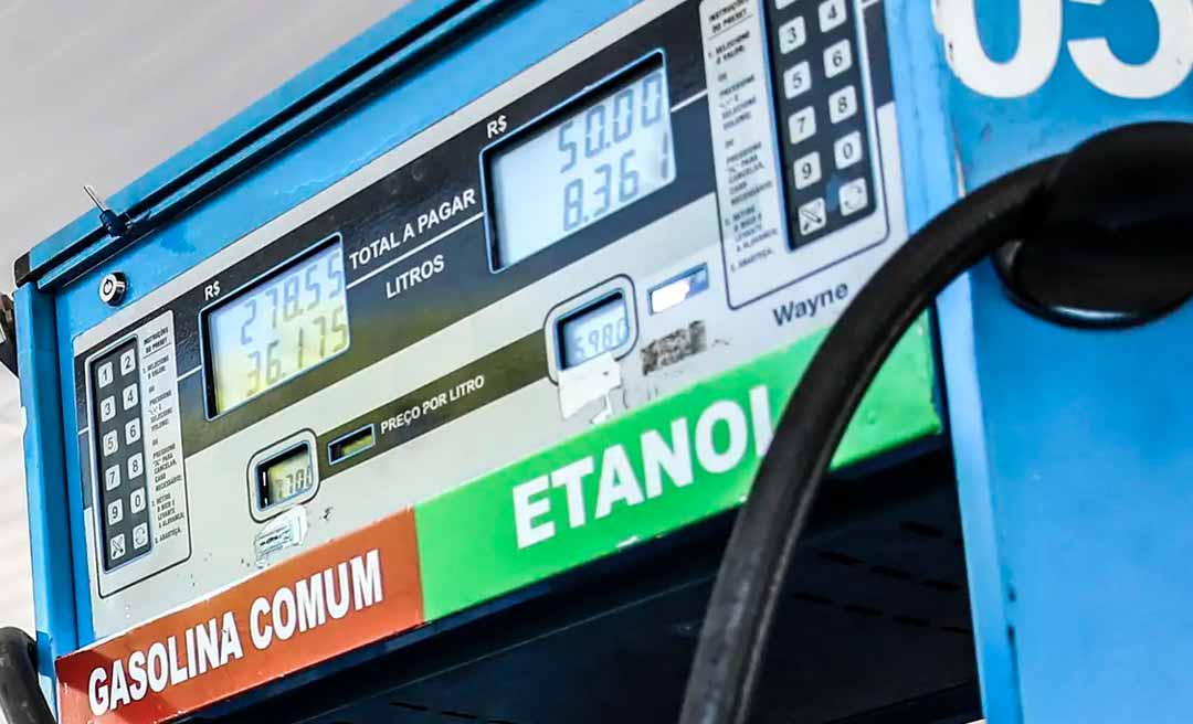 Petrobras reduz preço da gasolina vendida às distribuidoras em 4,9% a partir de terça-feira