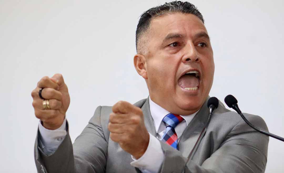 Vereador Eber Machado acusa prefeito de enganar população com projeto de habitação