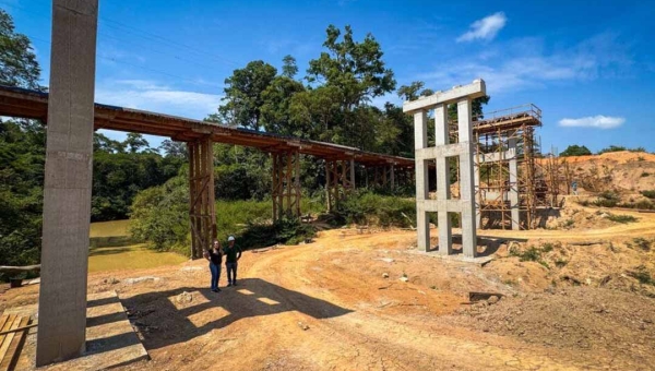 Em Porto Acre, Deracre vistoria construção da ponte sobre o Rio Andirá, no Ramal dos Paulistas