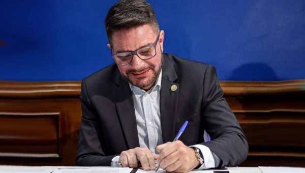 Gladson Camelí sanciona pedidos de empréstimos que juntos somam R$ 280 milhões