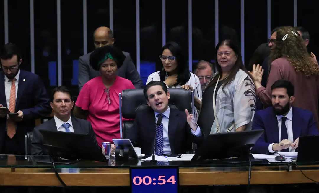 Câmara dos Deputados aprova projeto de lei que garante licença menstrual de até 2 dias