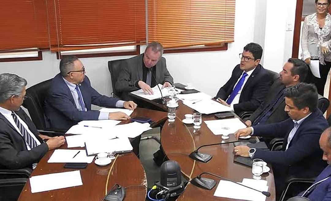 Oposição ‘manobra’ e deixa criação de cargo de secretário adjunto de Turismo na ‘geladeira’, após pedido vista de PL que extingue cargo de ouvidor fundiário