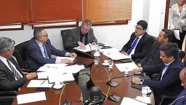 Oposição ‘manobra’ e deixa criação de cargo de secretário adjunto de Turismo na ‘geladeira’, após pedido vista de PL que extingue cargo de ouvidor fundiário