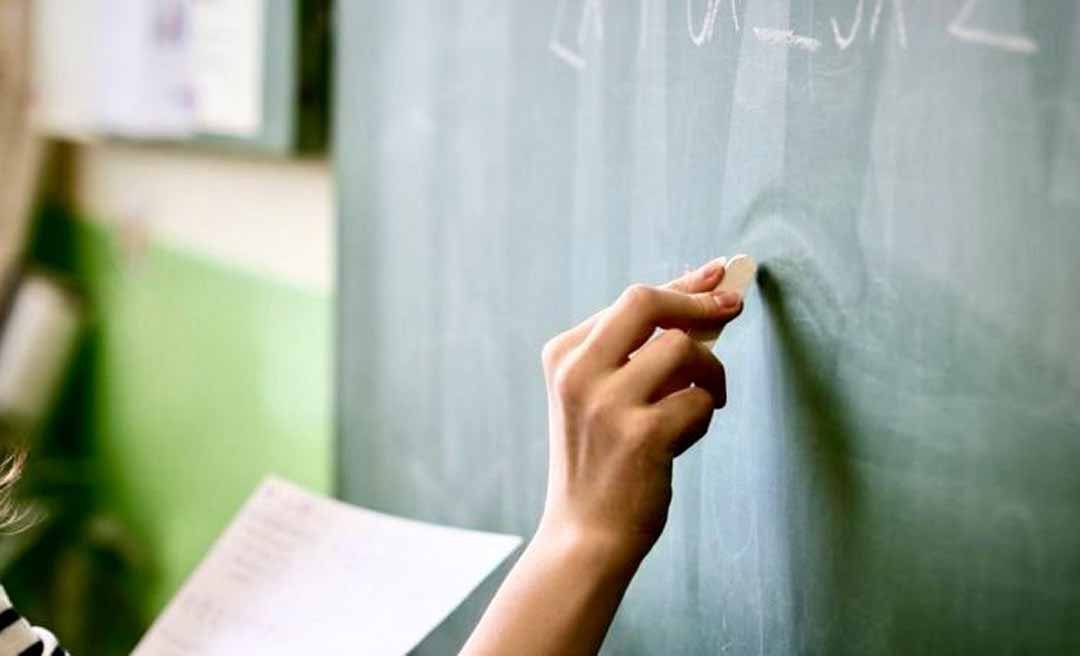 Governo abre seleção para contratar 1.141 professores temporários na rede estadual; remuneração mensal será de R$ 4 mil