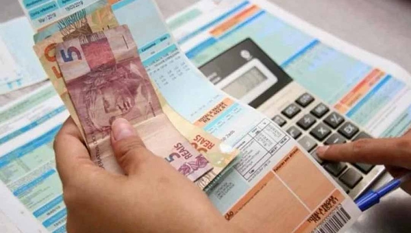 Conta de luz no Acre ficará mais cara em novembro com bandeira vermelha patamar 1; adicional será de R$ 4,46 a cada 100 kWh