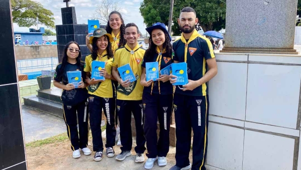 Jovens adventistas levam mensagens de esperança e conforto no Dia de Finados em Rio Branco