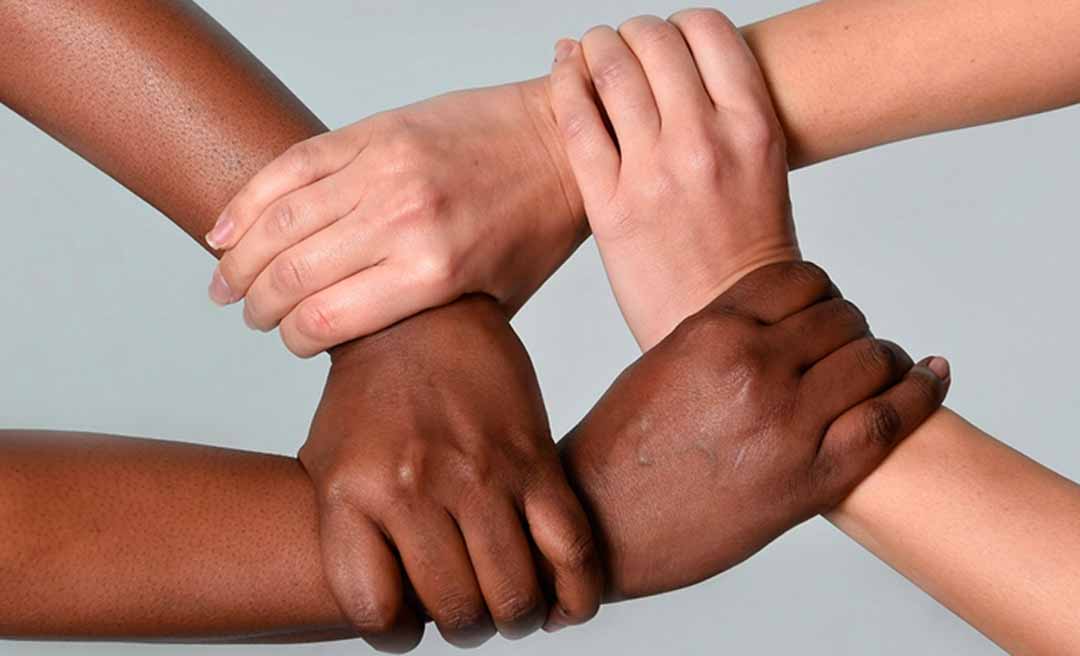 Acre e mais nove estados não têm delegacias especializadas para crimes raciais e religiosos, revela pesquisa