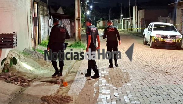 Criminosos armados com fuzil rendem motorista e disparam contra residência no bairro Santa Inês, Segundo Distrito da Capital