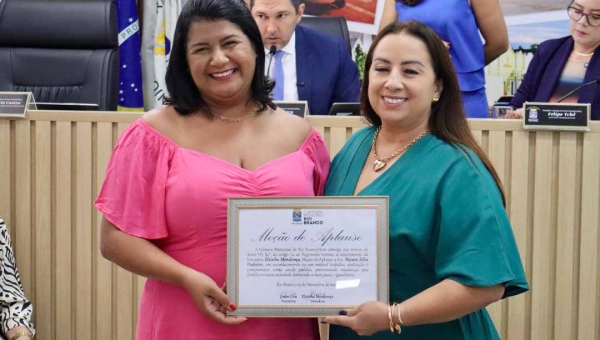 “Essa pauta precisa ser debatida o ano todo”: Vereadora Elzinha homenageia servidoras do Cecon Acre e mulheres que venceram o câncer de mama