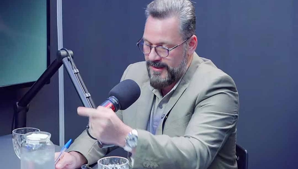 Senador defende postura pragmática e elogia ações de Lula e Bolsonaro: “Onde o governo erra, eu vou criticar. Onde acerta, eu vou reconhecer”