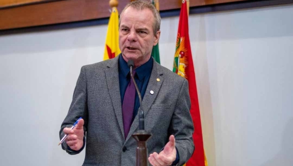 Pedro Longo defende convocação de professores da Educação Especial em concurso