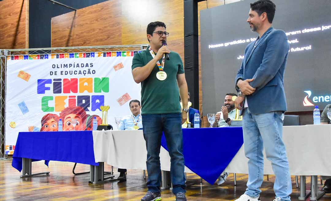 Câmara de Lojistas agradece Eduardo Ribeiro, em premiação das Olimpíadas da Educação Financeira