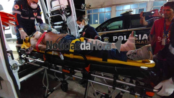 Acidente na BR-364 deixa idoso gravemente ferido e motociclista machucado