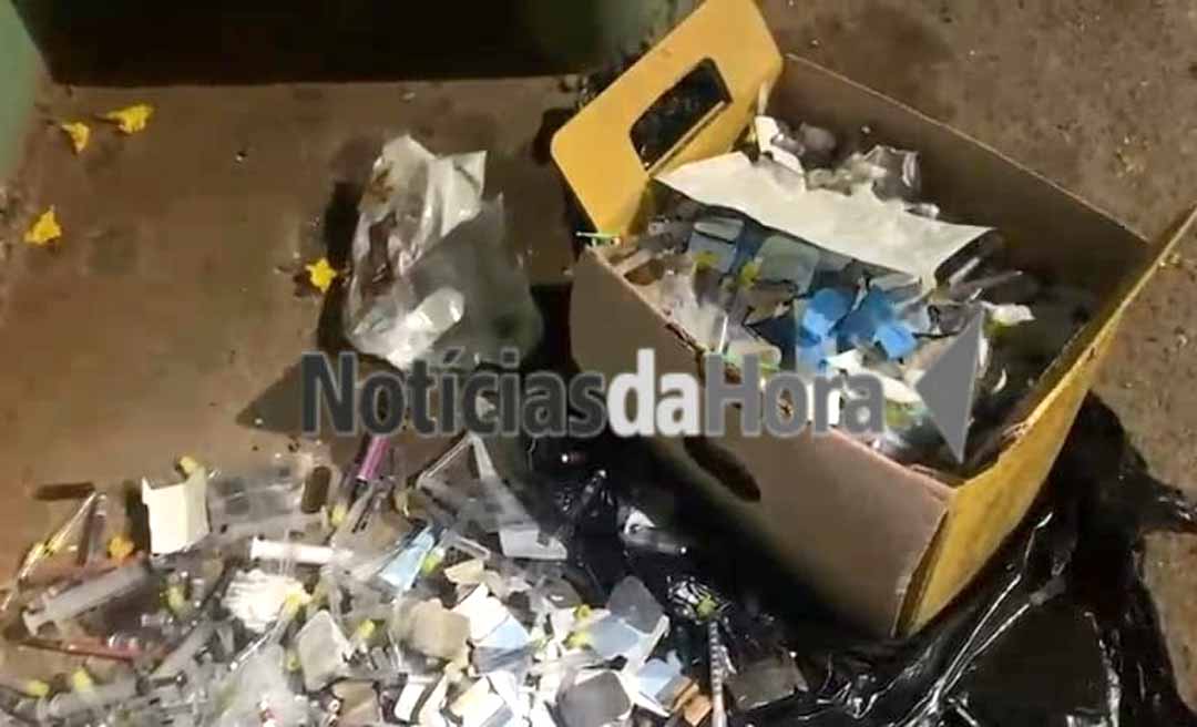 lixo hospitalar é descartado irregularmente em lixeira comum em via pública de rio branco