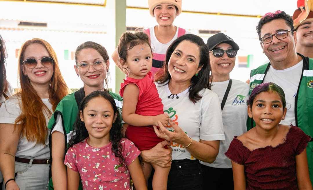 Com entrega de títulos definitivos e mais de 50 serviços, vice-governadora Mailza leva maior edição do Juntos Pelo Acre à Baixada da Sobral