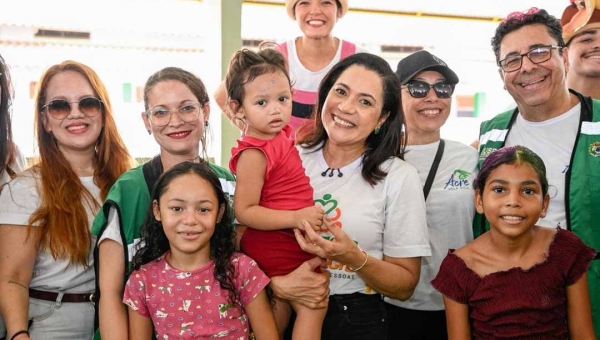 Com entrega de títulos definitivos e mais de 50 serviços, vice-governadora Mailza leva maior edição do Juntos Pelo Acre à Baixada da Sobral