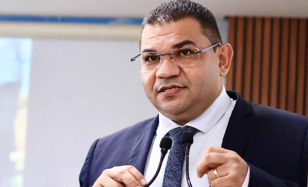 Vereador Fábio Araújo destaca aprovação da Lei Municipal que garante atendimento prioritário a mães e pais atípicos em Rio Branco