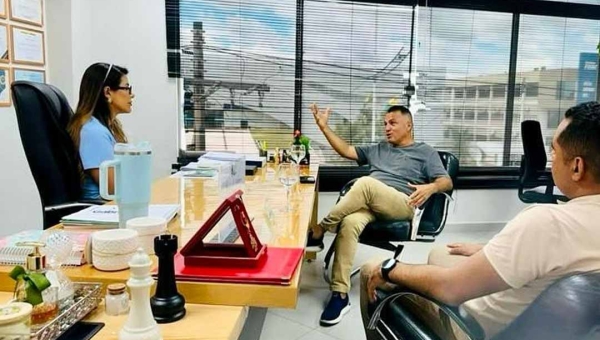 Vereador Eber Machado discute avanços na regularização fundiária em Rio Branco em visita ao Iteracre