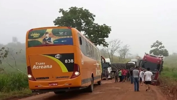 Trans Acreana lamenta acidente e alerta para a falta de sinalização em área de erosão na BR-364