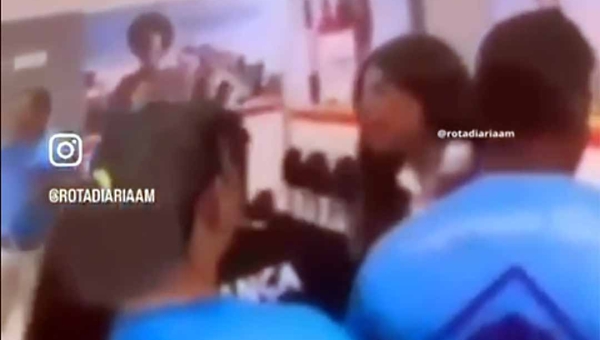 Vídeo mostra deputada Antônia Lúcia na cidade de Rio Preto da Eva, no Amazonas, em busca de suposta amante de Silas Câmara