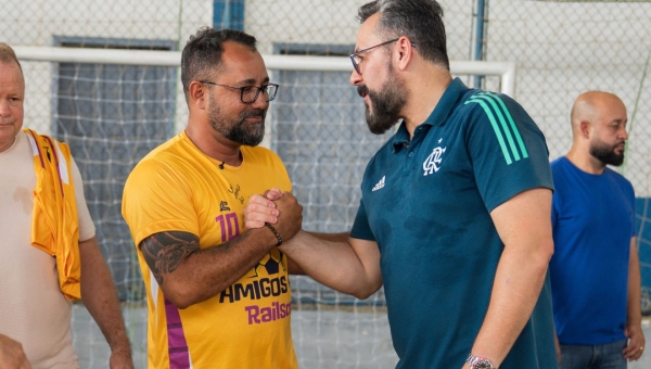 Alan Rick anuncia 240 vagas gratuitas para escolinha do ex-lateral do Flamengo Léo Moura em Feijó e celebra assinatura de ordens de serviço para obras no Parque Buritizal