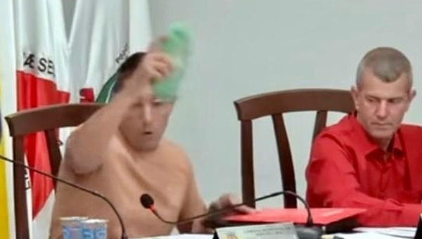 Vereador denuncia ter recebido R$ 100 mil para vender voto em eleição de Câmara