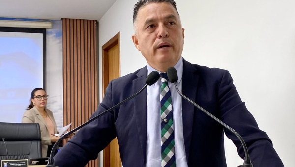 Eber Machado acusa Prefeitura de abandonar produtores rurais e critica gastos com a iluminação de Natal