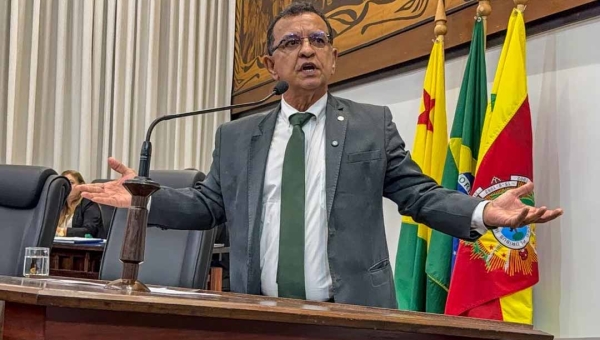 Na Aleac, Luiz Gonzaga parabeniza Gladson Camelí por envio de projeto que visa subsidiar passagens aéreas de cidades isoladas