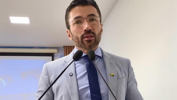 Vereador Zé Lopes denuncia abandono de bairros da Capital: “Lixo, esgoto, mato e buraco para todo lado”