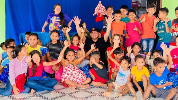 Crianças de áreas rurais de Sena Madureira têm sonhos atendidos em ação do deputado Tio Pablo