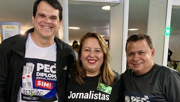 Sinjac reforça a luta contra a precarização da profissão, debate a regulação da IA e participa da posse da nova diretoria da FENAJ, em Brasília