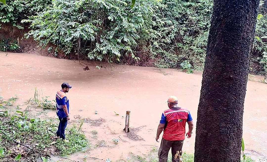 “A cada hora chove o equivalente a um dia inteiro de dezembro”, alerta Cláudio Falcão sobre elevação dos igarapés em Rio Branco