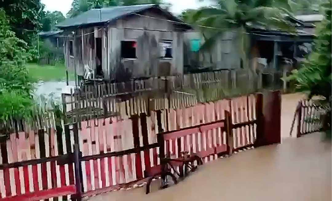 Chuva intensa provoca alagamentos e transtornos em diversos bairros de Rio Branco