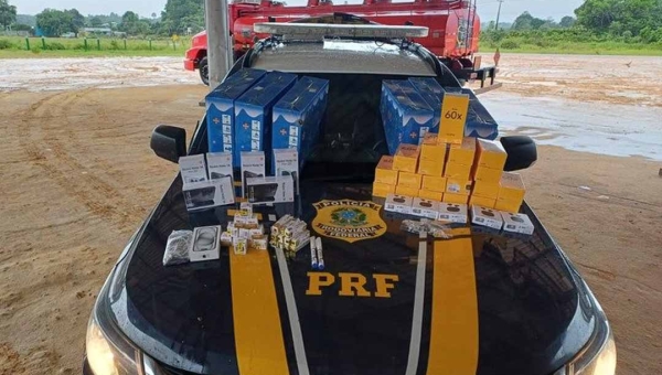 PRF apreende eletrônicos e medicamentos contrabandeados na BR-364, em Cruzeiro do Sul