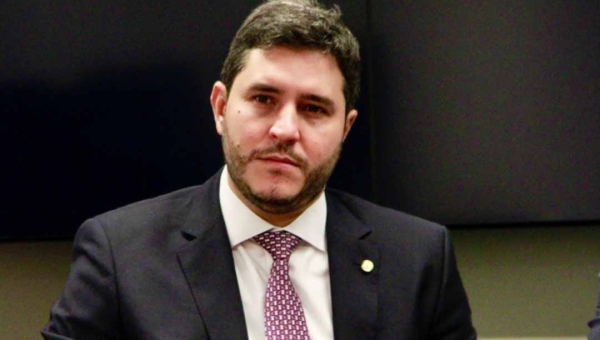 Deputado Maurício Carvalho tranquiliza população após incidente aéreo em Porto Velho