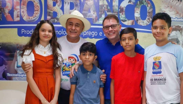 Bocalom e Alysson Bestene recebem estudantes e professores que irão aos EUA em programa educacional da Prefeitura da Capital