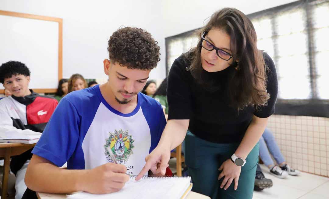 Congresso promulga emenda constitucional que permite professor acumular cargo com outra função pública