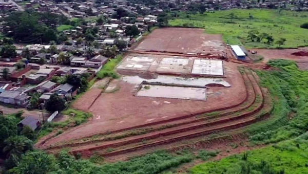 Empresa diz que Estado negou ampliação de área para construção de casas populares; governo rebate: ‘sem respaldo contratual, legal ou técnico’