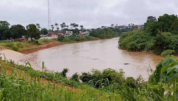 Rio Acre sobe em Brasiléia e risco de cheia avança em direção a Rio Branco, onde já foram registrados 44,40 milímetros de chuva nas últimas 24 horas