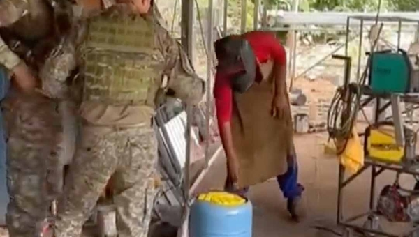 Mulher de 19 anos é detida com cloridrato de cocaína escondido em botija de gás no Acre